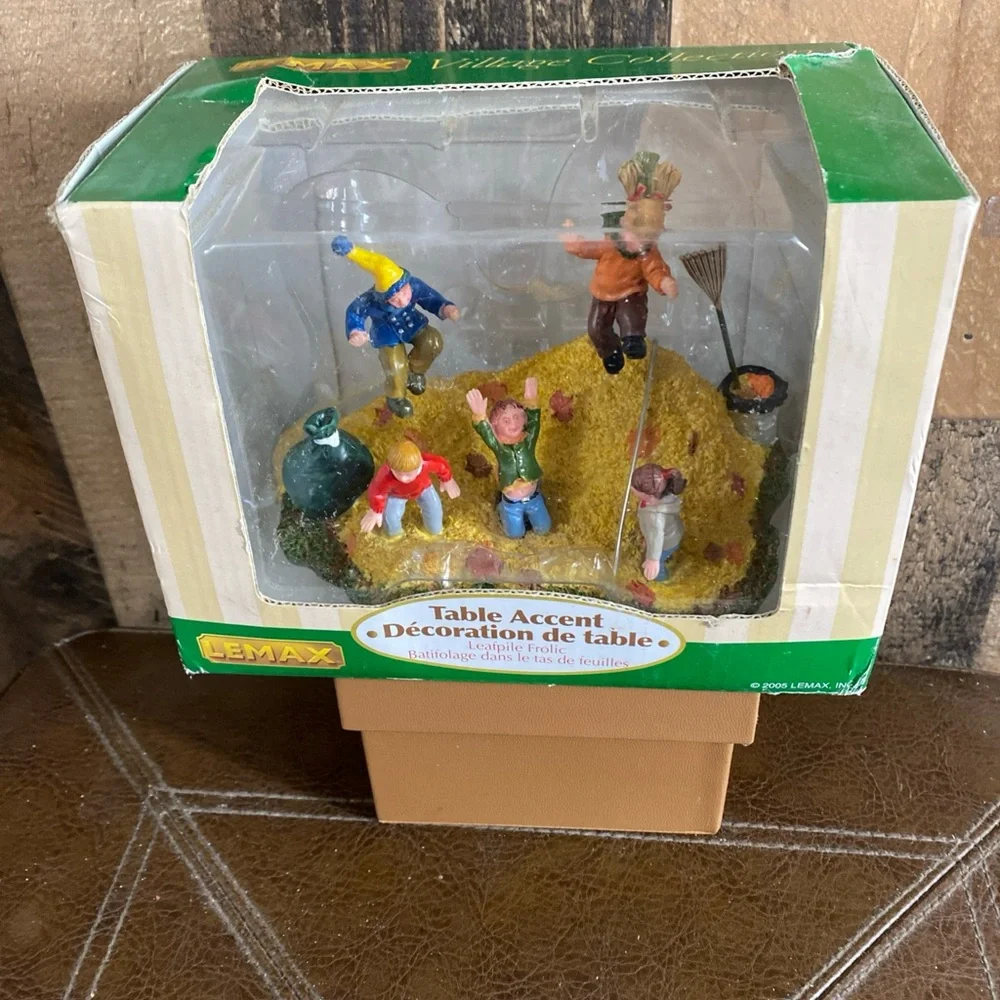 Lemax Table Decoration 2005‎ Leafpile Frolic #53506 NEW In Box table Accent Vtg